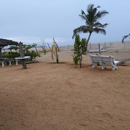 Yoho Hotel Arugambay Beach Inn Аругам Бей Екстериор снимка