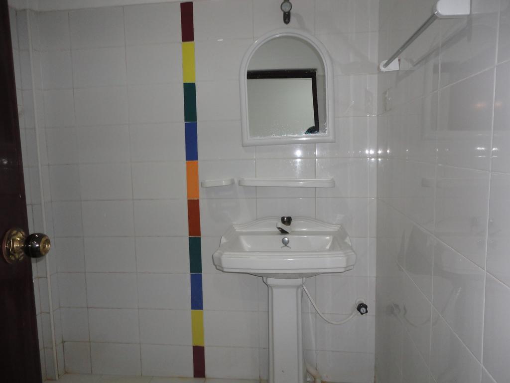 Yoho Hotel Arugambay Beach Inn Аругам Бей Стая снимка
