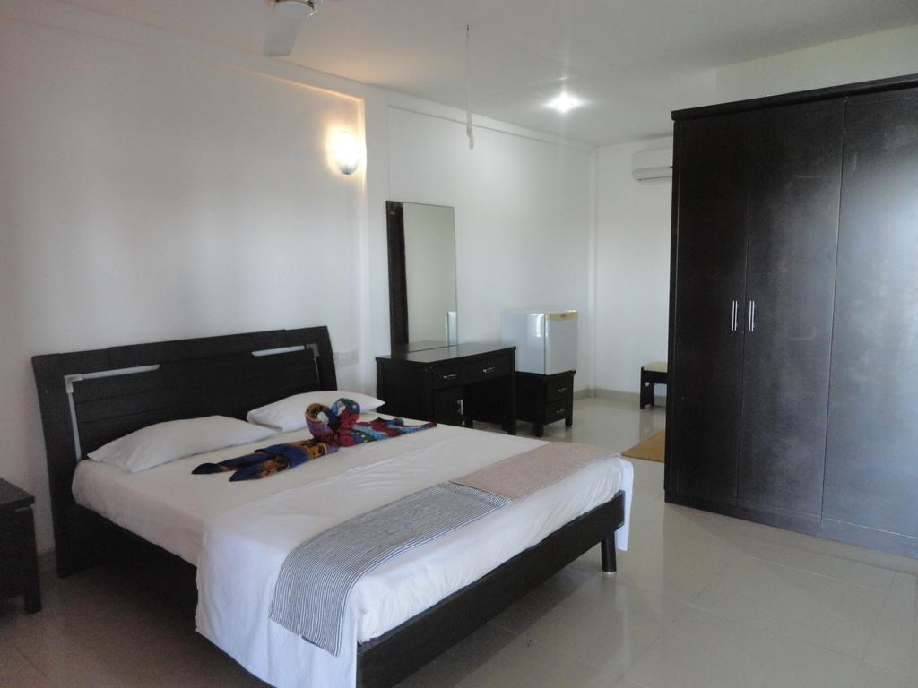 Yoho Hotel Arugambay Beach Inn Аругам Бей Стая снимка