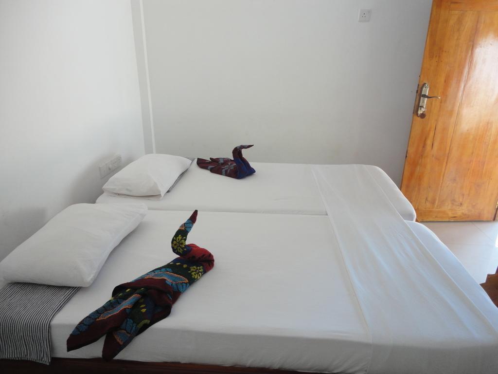 Yoho Hotel Arugambay Beach Inn Аругам Бей Стая снимка