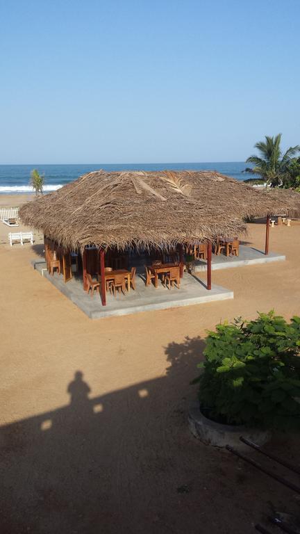 Yoho Hotel Arugambay Beach Inn Аругам Бей Екстериор снимка