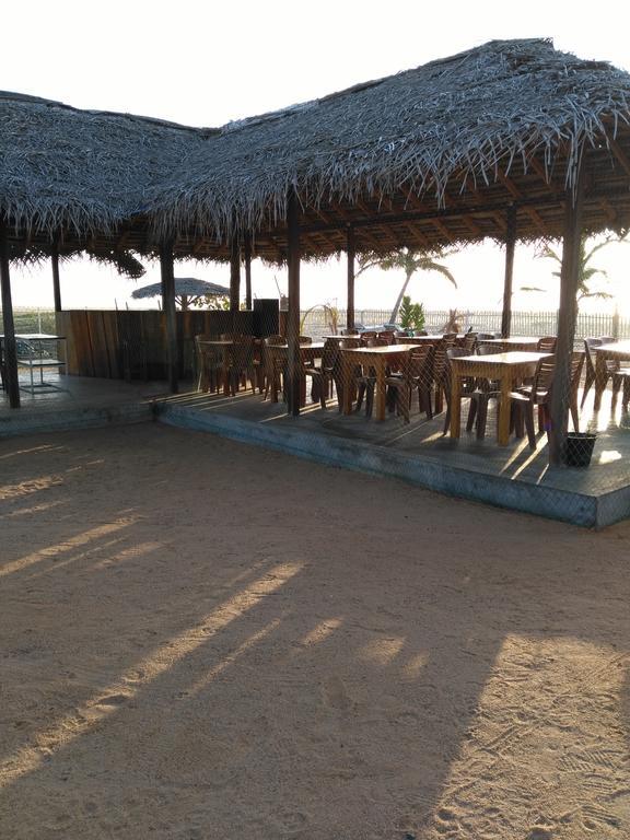 Yoho Hotel Arugambay Beach Inn Аругам Бей Екстериор снимка