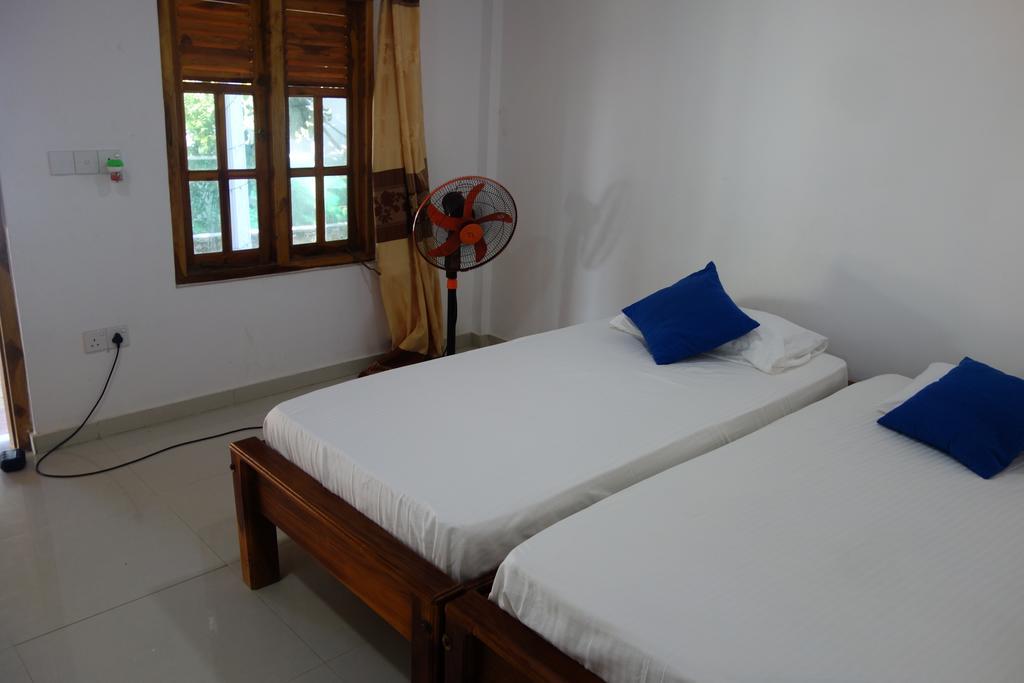 Yoho Hotel Arugambay Beach Inn Аругам Бей Екстериор снимка