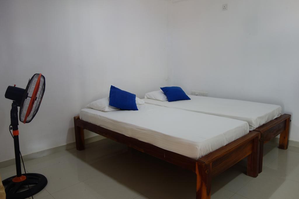 Yoho Hotel Arugambay Beach Inn Аругам Бей Екстериор снимка